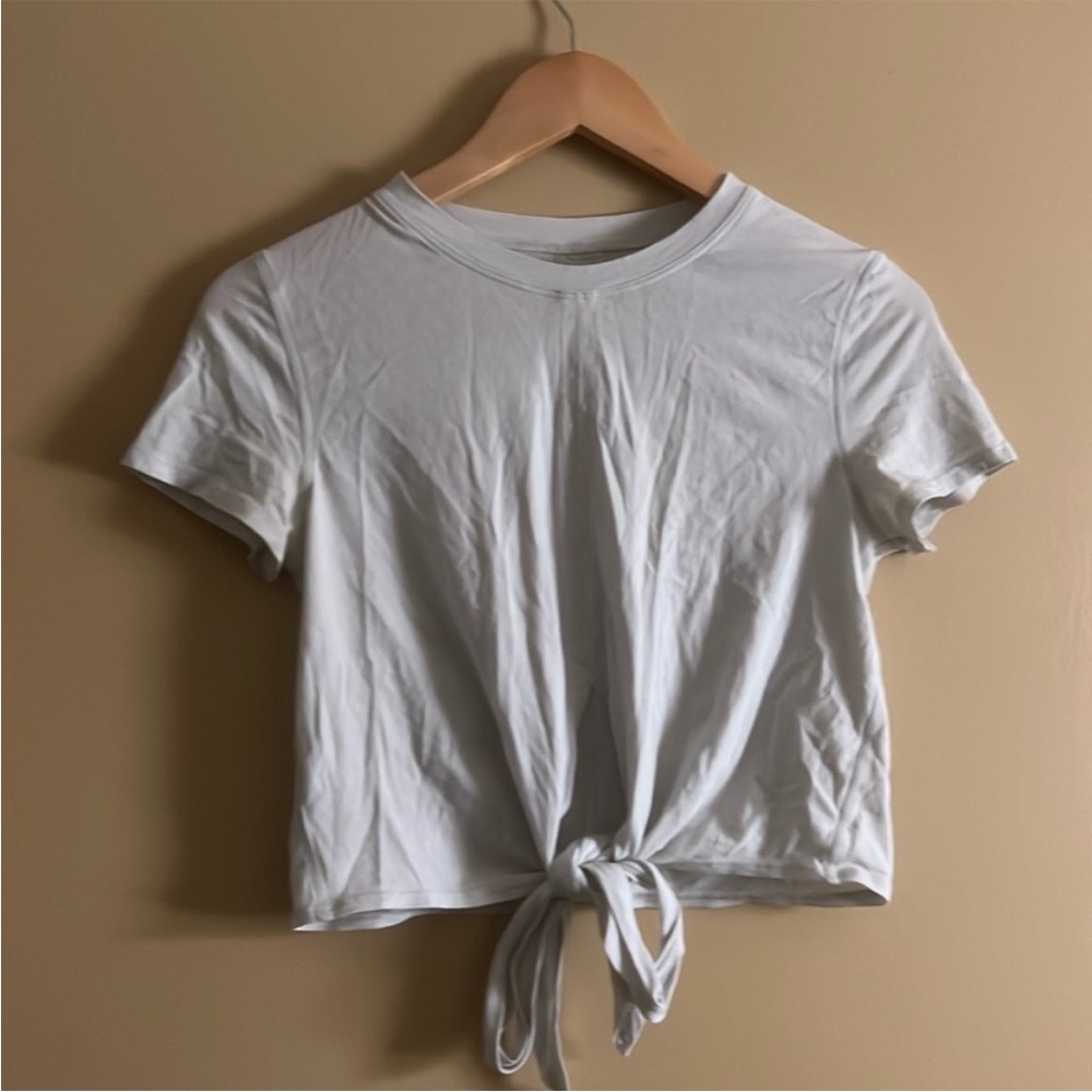 lululemon t-shirt